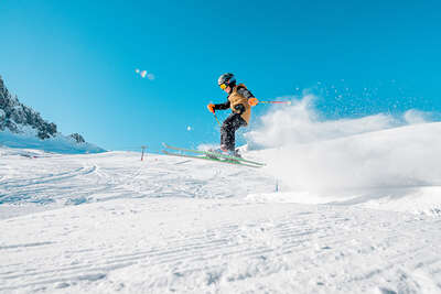 Anfänger-Freestyler im Snowpark von Tignes